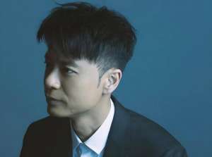 月半小夜曲原唱(《月半小夜曲》原唱是李克勤还是陈慧娴？)