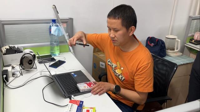 视障人士曹军：用科技创新点亮黑暗的世界