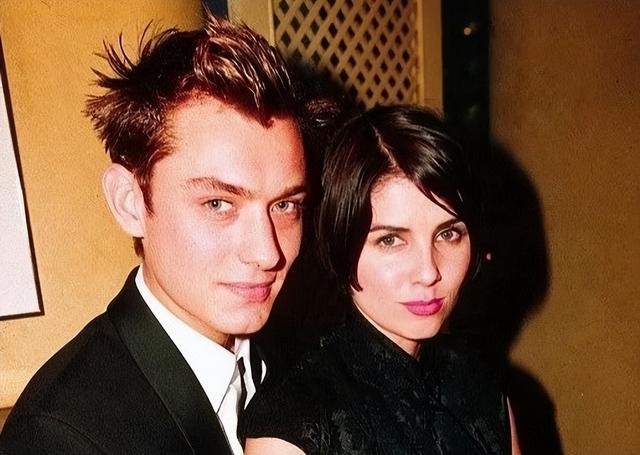 裘德洛:曾帅到掉渣,如今52岁油到不能看,6个孩子只有女儿像他