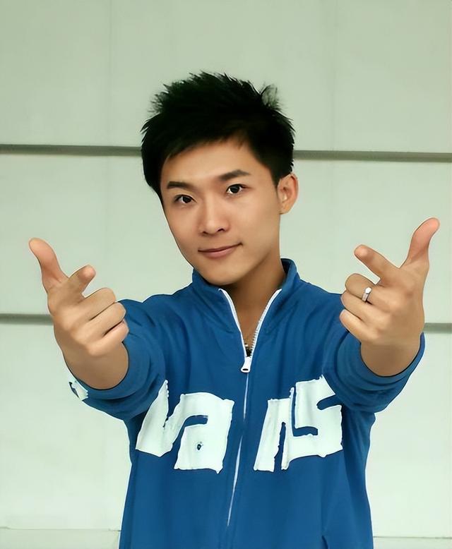 2015年，央视“最帅主持”边策坠楼身亡，真相可能不止那么简单