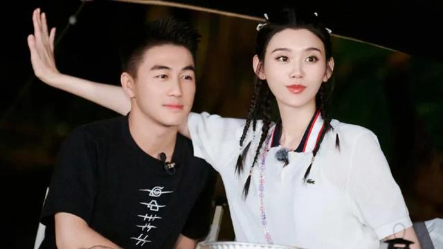 陈伟霆何穗同游日本,搂腰动作和井柏然刘雯神相似,扒超模们现状