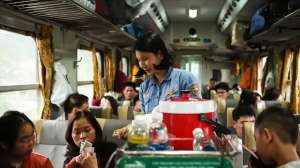 绿皮高铁(我国高铁如此发达,为何不取消绿皮火车?原来大有用途)