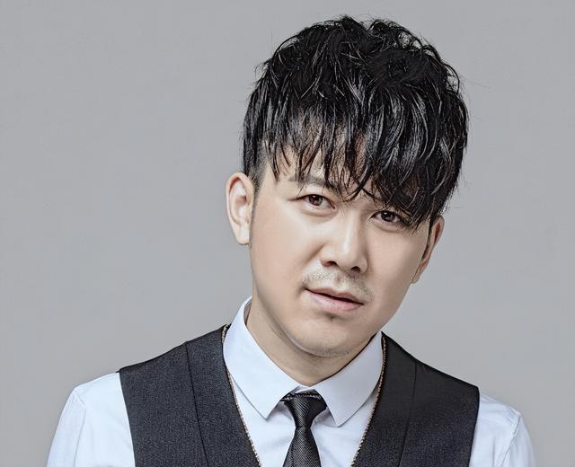 一把乐器都不会，却创作出400多首金曲，他的歌究竟土不土