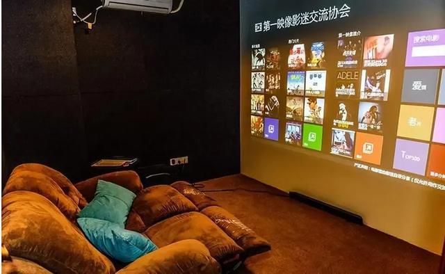 记者暗访成都私人影院,毫无底线!店家不避讳:亲嘴摸胸都可以