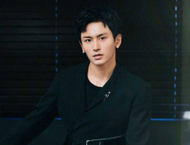 张哲瀚早期评论鞠婧祎内容被扒，道德品行也有问题，经不起细扒