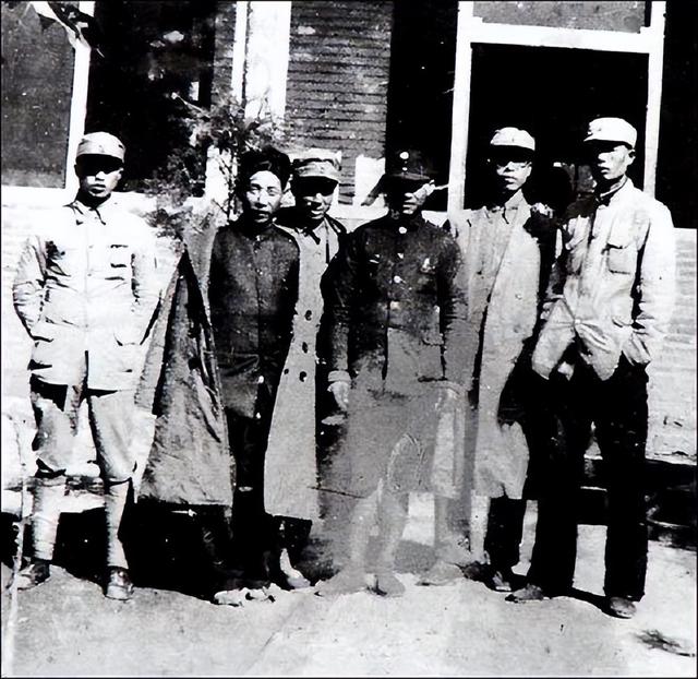 原127师政委，曾是张万年的搭档，71年拒绝提供火焰喷射器