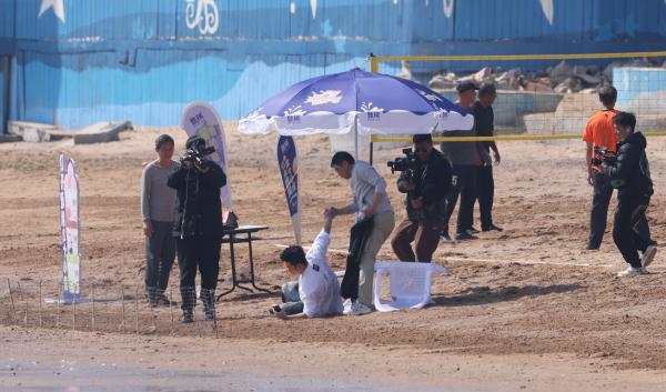 “五哈”来青引爆全网!邓超、鹿晗等打卡青岛老城区,综艺与文旅的双向奔赴