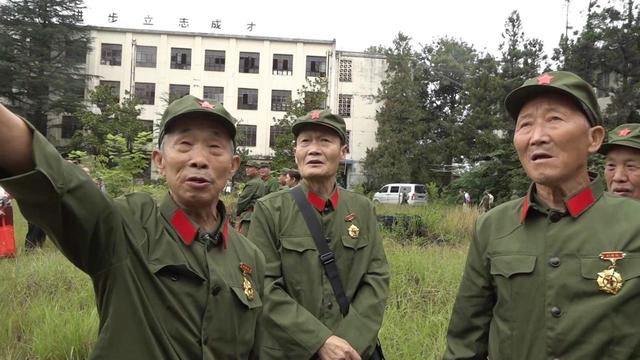 回忆峥嵘岁月！400多名三线建设老兵到盘州重走故地