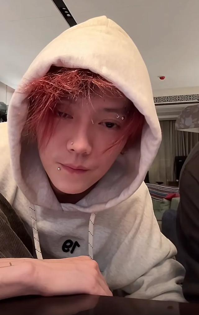 “归国四子”现状大不同：黄子韬官宣结婚，鹿晗醉酒直播怼网友