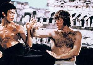 李小龙vs泰森(李小龙VS泰森：当东方哲学碰撞绝对力量，谁定义了真正的格斗美学)