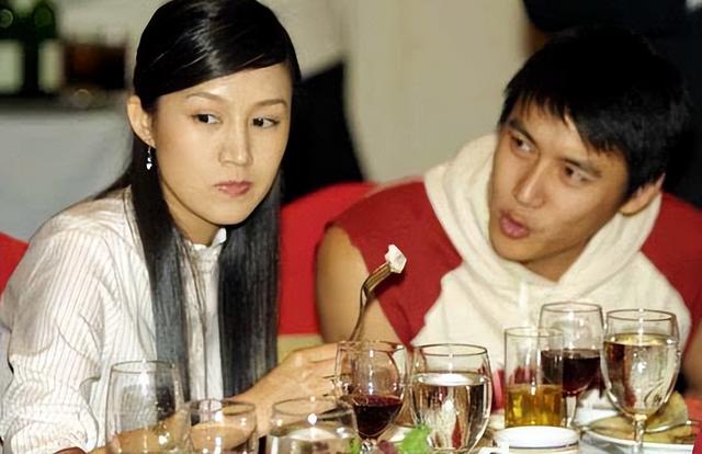 娶亲姐妹成连襟，丈母娘态度却不同，陆毅和郭京飞谁更受鲍母宠？