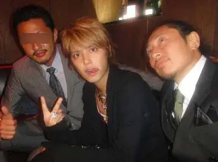 手越祐也因被杰尼斯雪藏欲退社，网友：你可快点走吧