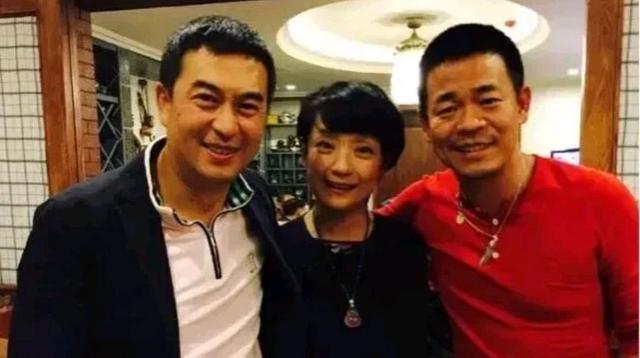 孙浩：26岁上春晚爆红，得罪杨坤20年不敢说话，56岁仍不婚不育