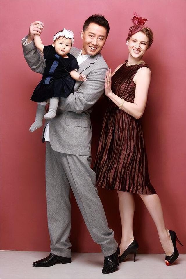 55岁蔡国庆：给痴呆母亲尽孝，养两个儿子，化解弟弟弟媳的矛盾