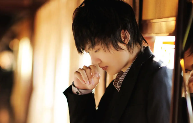 36岁的许嵩“铁树开花”，老粉纷纷送祝福，女友竟比他小14岁