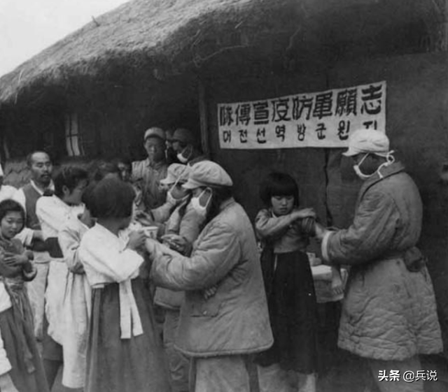 零下30度,志愿军战士双脚冻伤如冰柱,19岁女兵抱在怀中化冰