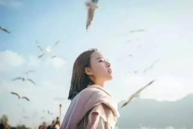 决绝的离开(一个女人决绝离开的背后，有着太多的心酸和苦涩深度好文)