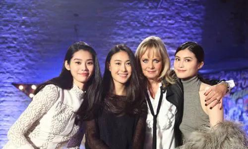 陈伟霆何穗同游日本,搂腰动作和井柏然刘雯神相似,扒超模们现状