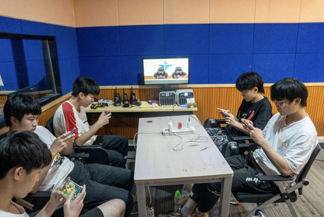 27岁网红“凌一赵信”病逝，为还房贷吃外卖，出院时开始说胡话