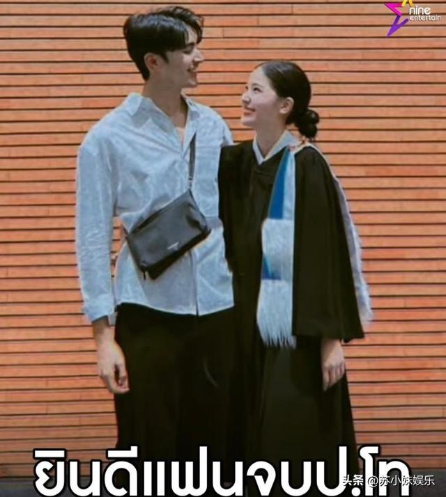 泰娱跨台情侣加一！Pon参加女友Cookie毕业典礼，两人当众秀恩爱