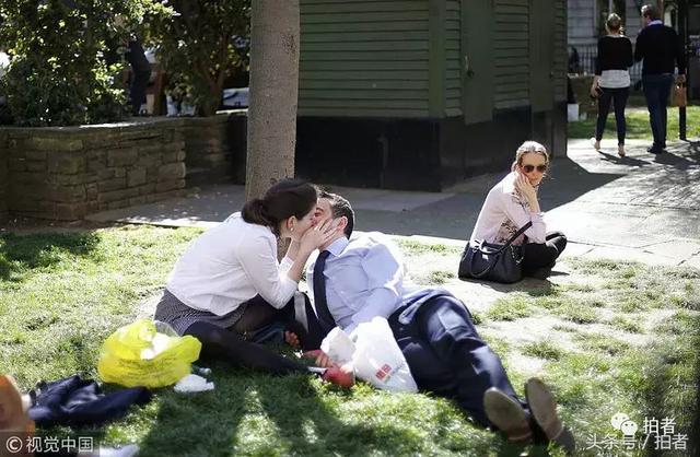 世界接吻日:街头热吻的TA们