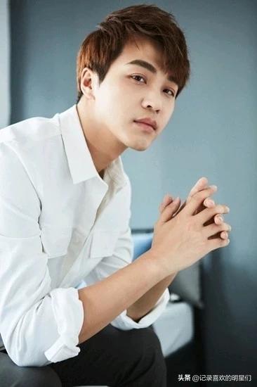 孟瑞自带贵族气质，阳光帅气迷人十足。演技精湛，才华横溢！