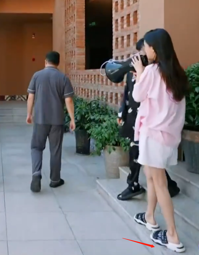 《奔跑吧》睡衣专场暴露明星身高：白鹿只穿拖鞋也比赵露思周深高