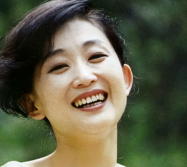 “人间异类”陈瑾：有名有钱却不婚不育，只因和哥哥有个约定