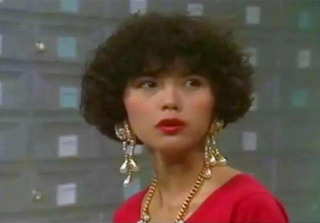 被男友骗4亿、开按摩店，都是惊艳童年的新加坡女星，境遇大不同