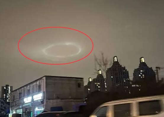 时空之门？北京上空出现神秘光环，周围闪着白光，怎么出现的？