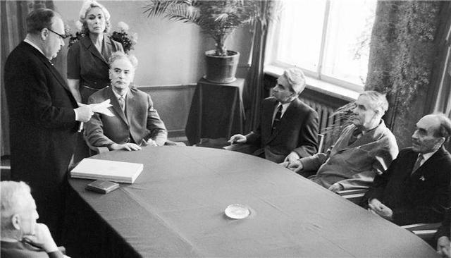 谁是列夫·朗道？