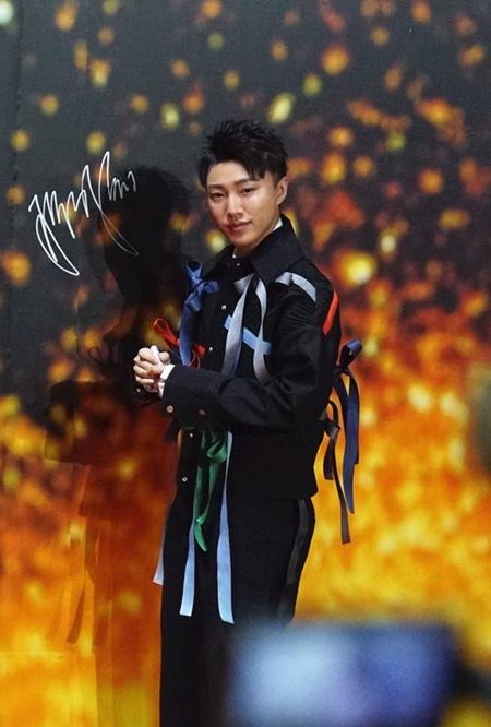 税子洺亮相大影节 燃唱《普通disco》嗨翻全场!