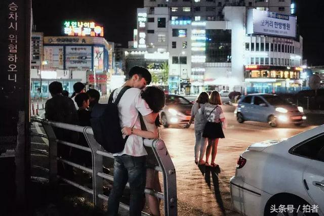 世界接吻日:街头热吻的TA们