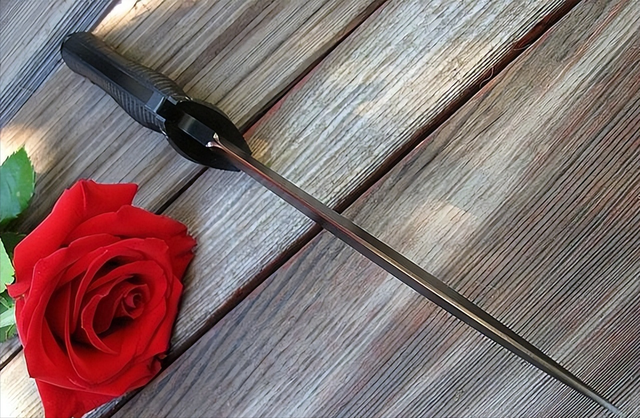 犀利程度丝毫不亚于极端武力的存在 同样来自意大利的FOX黑暗使者