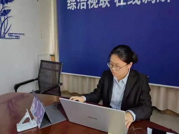 昔日好哥们儿欠钱不还直接闹掰,法官线上调解,导演一场“兄弟情深”