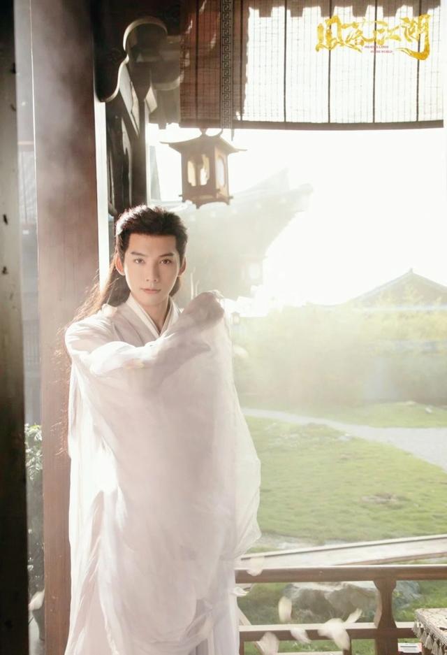 24集甜宠剧《凤落江湖》开播，反派女魔头和卧底男面首，戏假情真