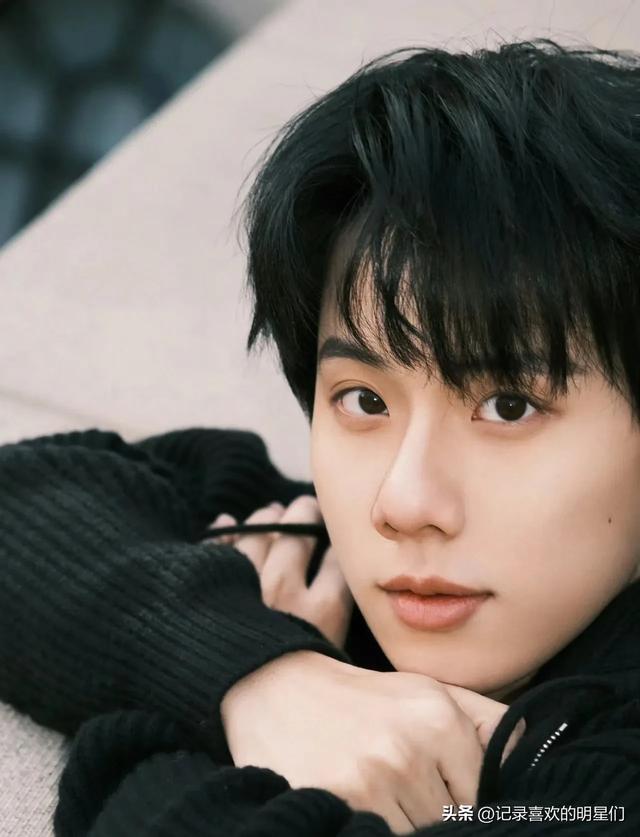 00后男演员：周奇阳光帅气迷人十足，演技也不错！