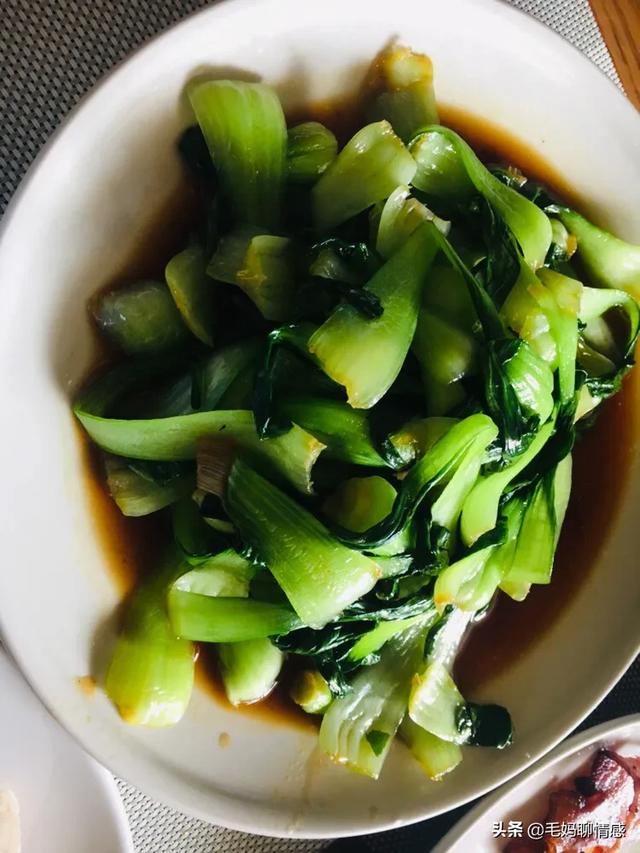 夏天的风 吹出思念的形状 樱桃 云 只有我知道，你是我的毒药。