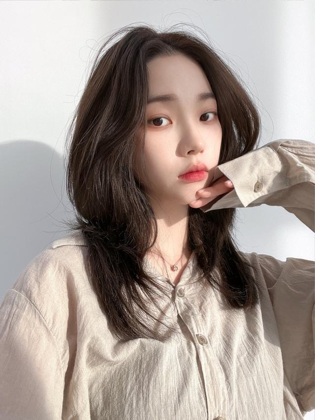 刘知珉剪短发登上热帖，这人气，佩服