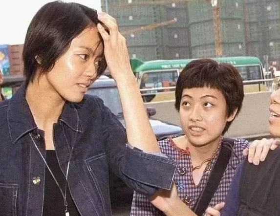 “小娱记”甘比：战败N个一线女星，击溃吕丽君，终成400亿女富豪