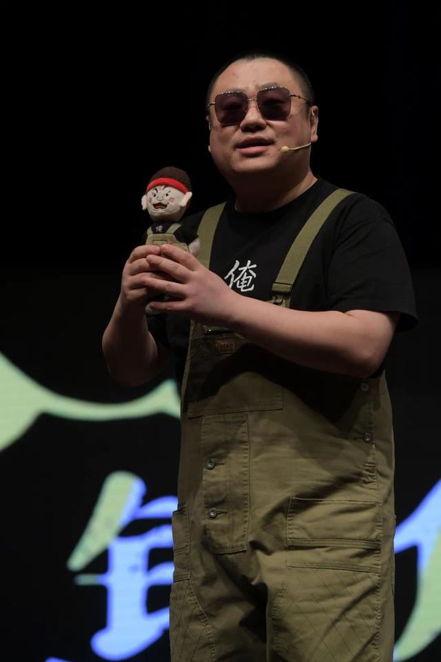 从短视频到话剧,“艺能人金广发”的无厘头风格扎根于生活|对话