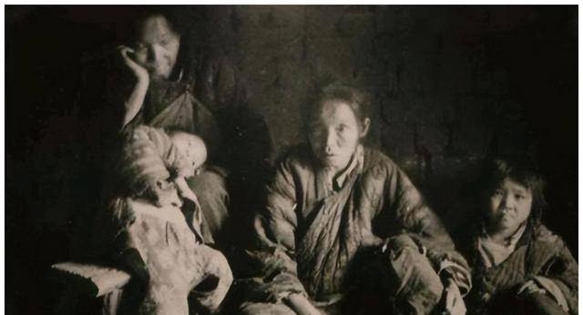 南京大屠杀时,日军残忍到什么程度?强迫70岁老妇表演绝技”