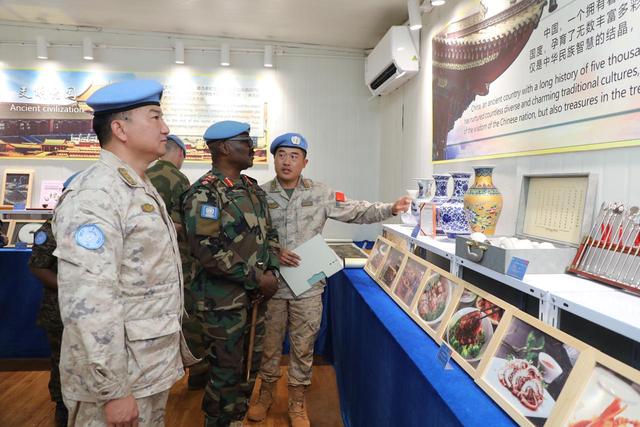 中国“蓝盔”的海外中国年