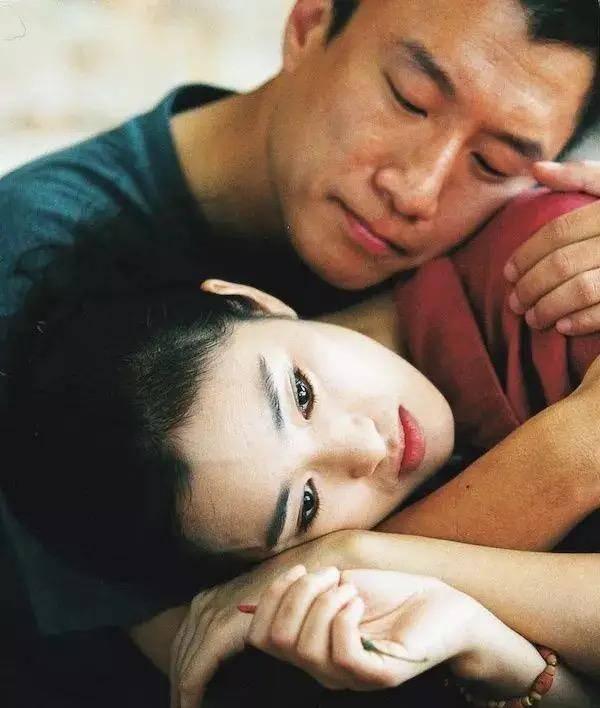 《周渔的火车》:那诗意的爱情,只是情欲的一剂春药