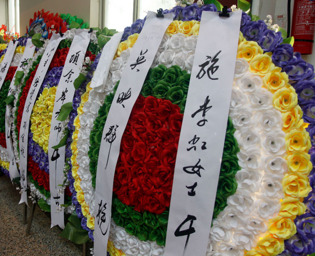11年前,温州动车事故中失去父母幸存下来的小伊伊,如今怎么样了