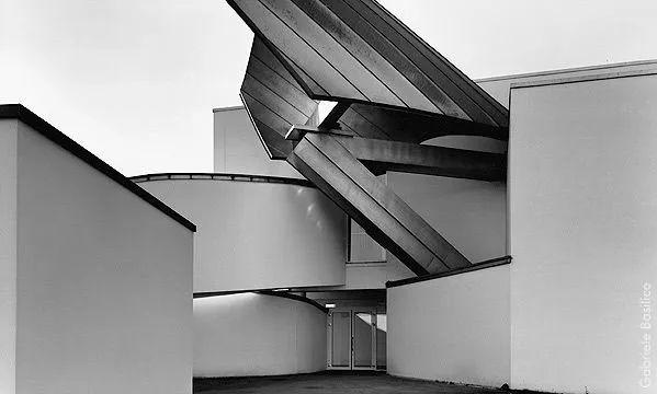 建筑师筱原一男“伞之家”德国重现，思考无用空间