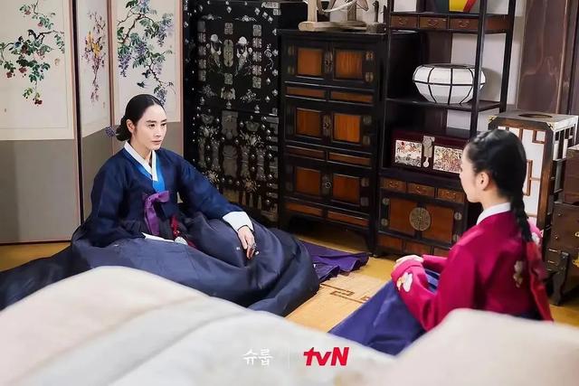 一口气刷完这部韩国宫斗剧，真香，更贴近黑色喜剧