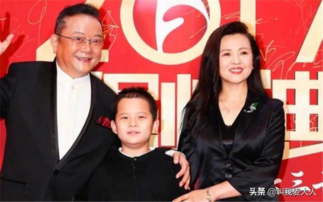 王刚的3个女人：与小20岁娇妻很幸福，前妻成方圆如今怎样了？