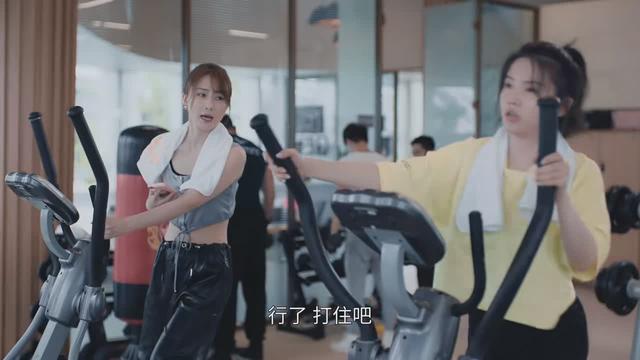 被张艺谋一眼看中，却被成龙挖走，女演员林鹏到底哪里好？