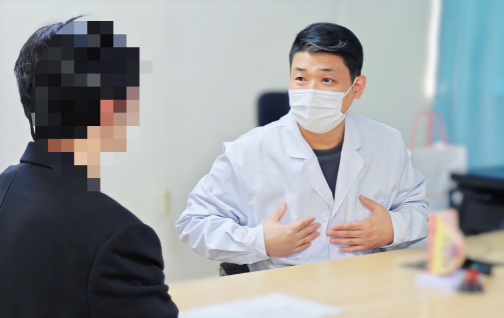 小伙乳房腺体发育，行动会晃，乳晕微创圆梦